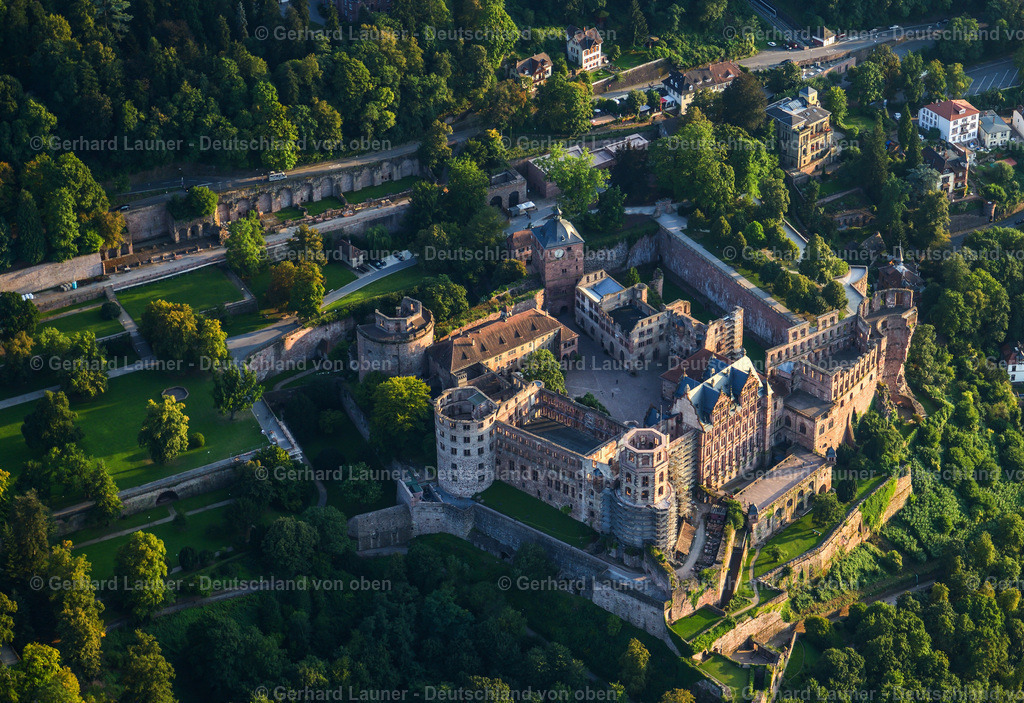 3292539 | Das Heidelberger Schloss ist eine der berühmtesten Ruinen Deutschlands und das Wahrzeichen der Stadt Heidelberg