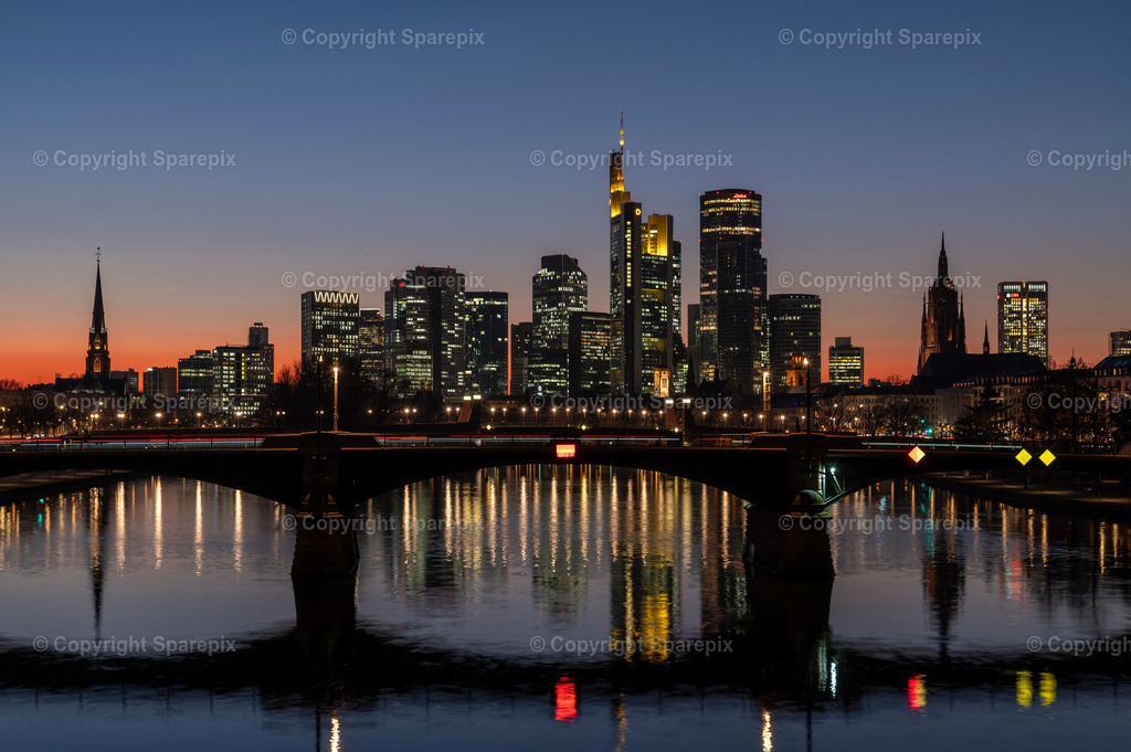 PAR_Skyline_Frankfurt_Dawn11(03_25) | sparepix - Realisiert mit Pictrs.com