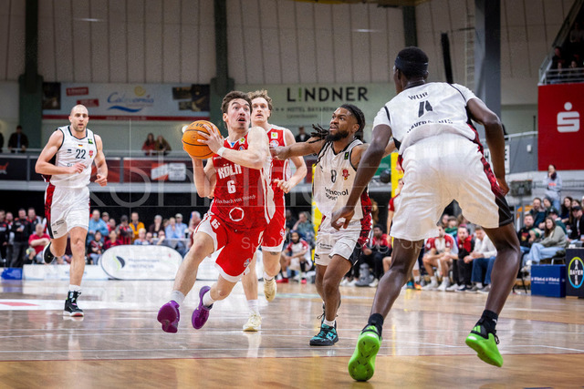 Barmer 2. Basketball Bundesliga ProA: Bayer Giants Leverkusen vs. RheinStars Koeln, 04.04.26 | Leverkusen, 04.04.26 - Jasper Günther (RheinStars Köln, 6) während des Spiels der Barmer 2. Basketball Bundesliga ProA: Bayer Giants Leverkusen vs. RheinStars Koeln in der Ostermann Arena in Leverkusen.