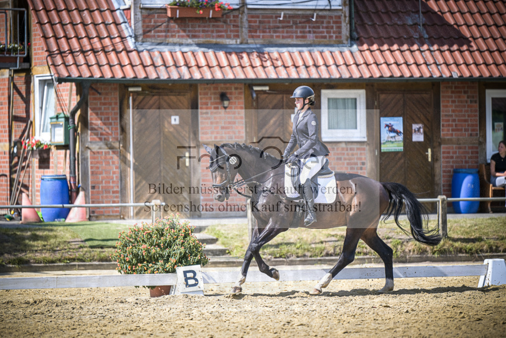 DOS_7381 | Entdecke hochwertige Reitturnierfotos von Foto Oger. Professionell, emotional und authentisch – jetzt Lieblingsmomente im Shop bestellen.Deutschlandweite Turnierfotografie. - Realisiert mit Pictrs.com