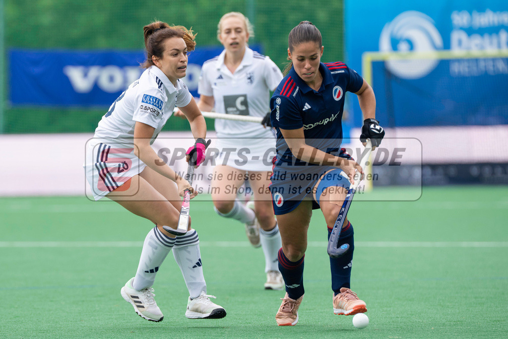 Final4_20240519-1136-0030 | Bonn, Deutschland, 19.05.2024: Tessa-Margot Schubert (Duesseldorfer HC), Lucina von der Heyde (Mannheimer HC) in Aktion waehrend des Spiels der Deutsche Feldhockey-Meisterschaften 2024 zwischen Final 4 Damen Finale Düsseldorfer HC - Mannheimer HC im Bonner THV am 19.05.2024 in Bonn, Deutschland. (Foto von Stephan Fehrmann)

Bonn, Germany, 19.05.2024: Tessa-Margot Schubert (Duesseldorfer HC), Lucina von der Heyde (Mannheimer HC) in action during the game of Deutsche Feldhockey-Meisterschaften 2024 between Final 4 Damen Finale Düsseldorfer HC - Mannheimer HC in Bonner THV at 19.05.2024 in Bonn, Deutschland. (Foto from Stephan Fehrmann)