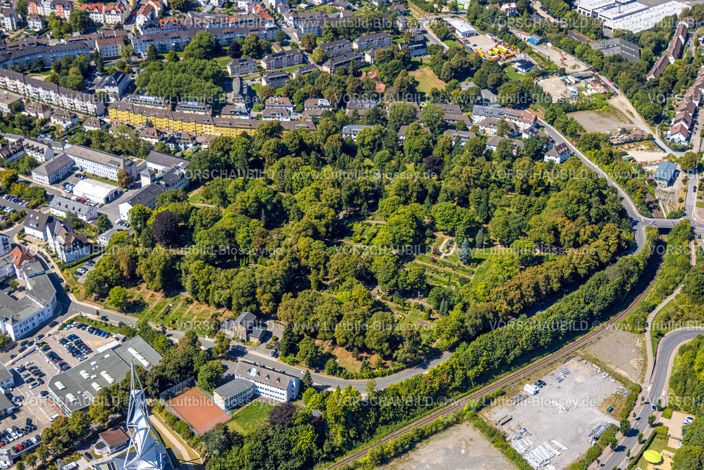 Luedenscheid250813967 | Luftbild, Alter Friedhof Gräberfeld und grüne Bäume, Lüdenscheid-Stadt, Lüdenscheid, Sauerland, Nordrhein-Westfalen, Deutschland