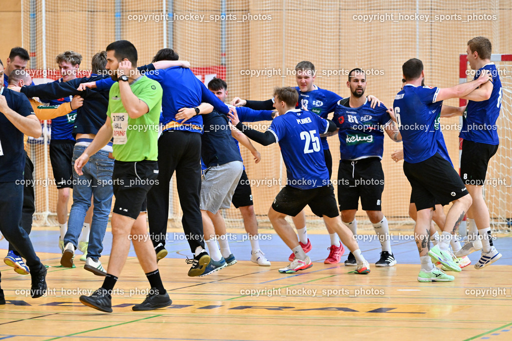 SC Ferlach vs. roomz JAGS Vöslau | MARKOVIC Alen Referee, Jubel SC Ferlach Mannschaft, SC Ferlach vs. roomz JAGS Vöslau, SC Ferlach vs. roomz JAGS Vöslau am 08.11.2025 in Ferlach (Ballspielhalle Ferlach), Austria, (Photo by Bernd Stefan)