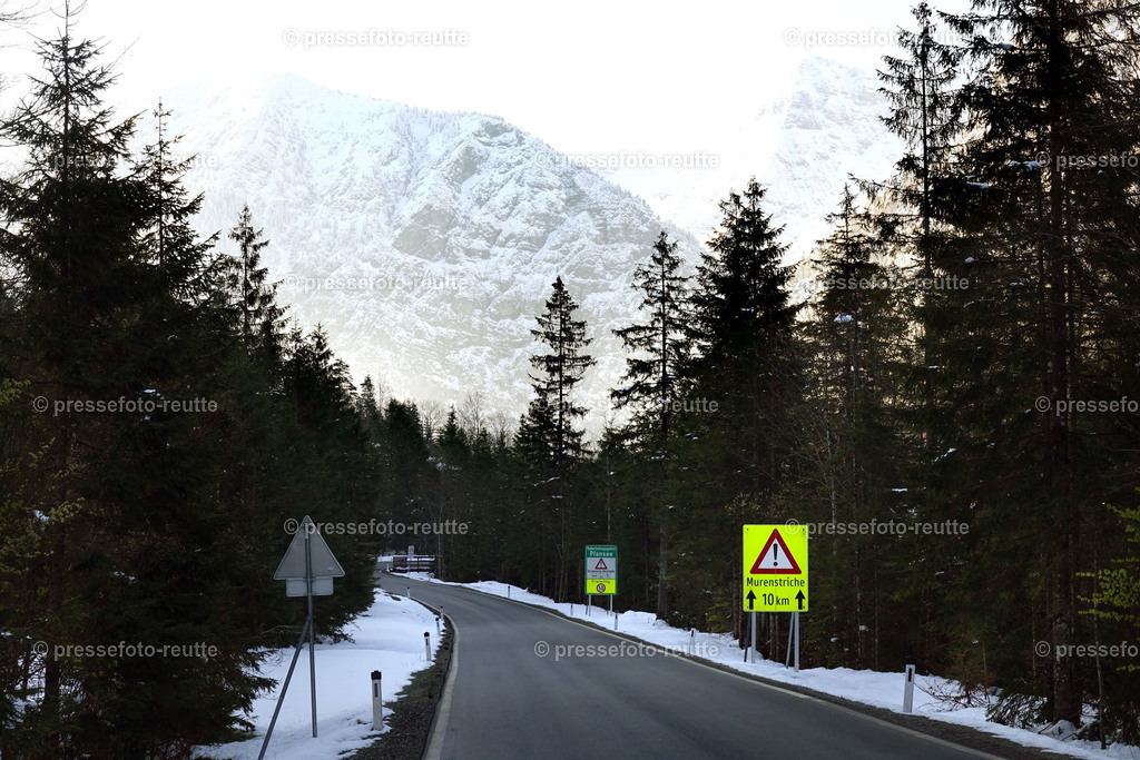 welltvi-Plansee-Murenschild-07052019-DSD00694 | Info aus dem Bezirk Reutte/Ausserfern Tirol sowie eine umfangreiche Bilddatenbank über die gesamte Region: Lechtal, Talkessel Reutte, Tannheimertal, Zwischentoren. Lech, Plansee, Zugspitze, Grenztunnel, B179, Fernpassstraße, Verkehr, Lawinen, Tradition, - Realisiert mit Pictrs.com