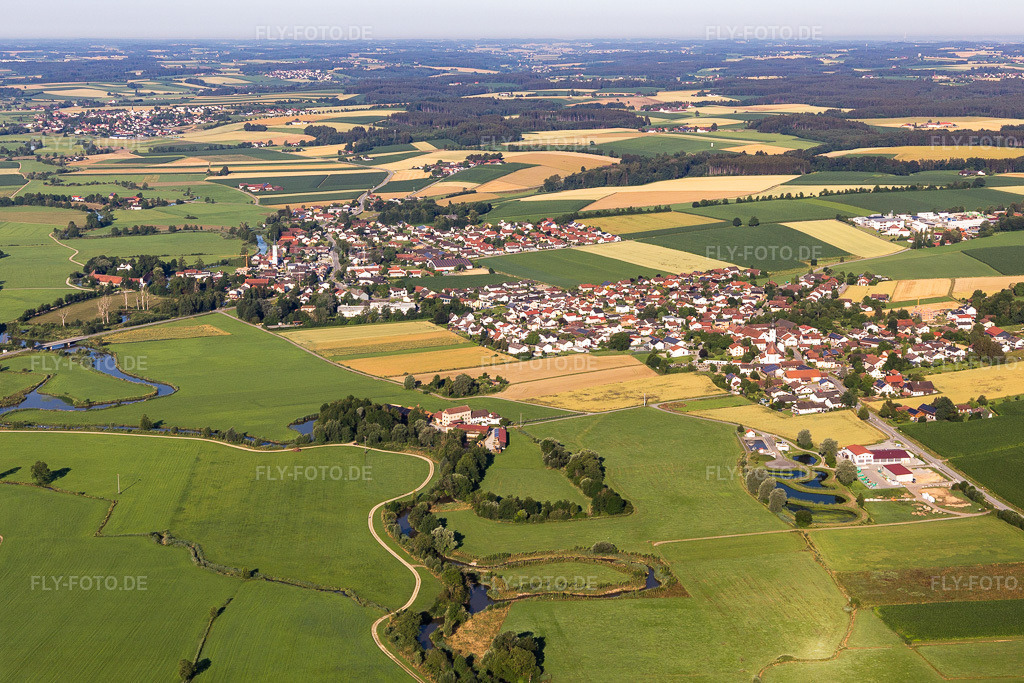 Luftbild: Loizenkirchen bei Aham im Ortsteil Loizenkirchen in Aham im Bundesland Bayern in Deutschland. Foto: IMG_132979.jpg vom 03.07.2022 durch Werner Riehm/FLY-FOTO.deAktuelles & Termine - Gemeinde Aham