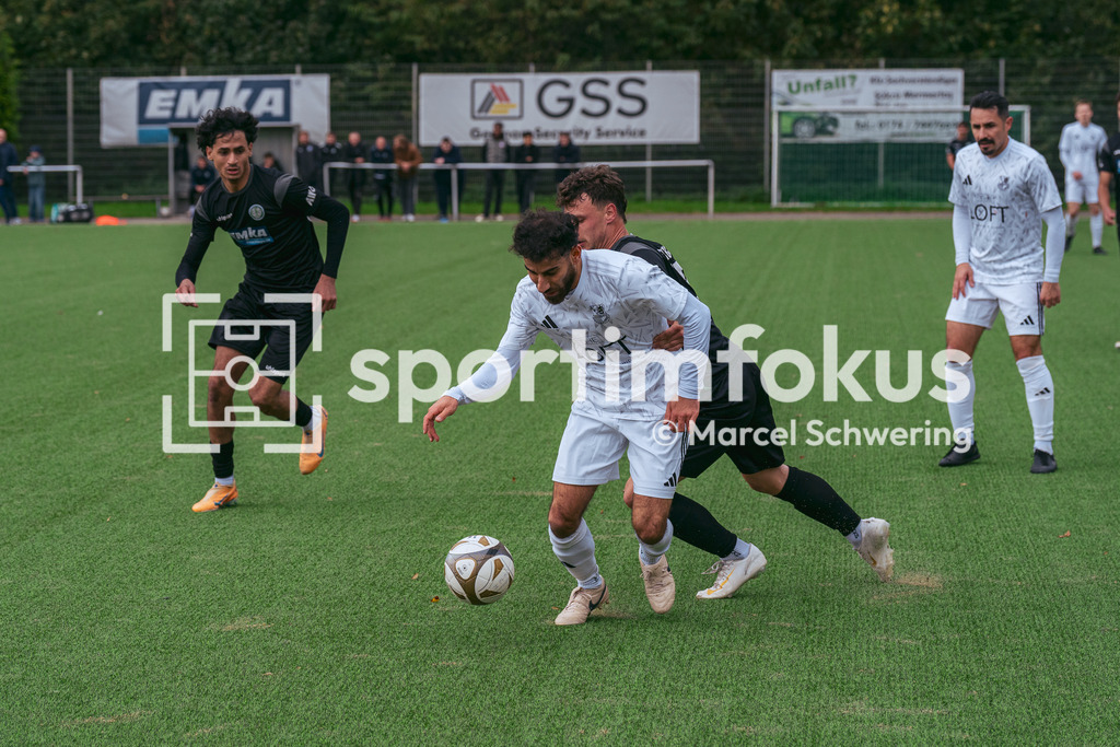 SSV Germania Wuppertal – Cronenberger SC | Omar Sarsour (7, SSV Germania Wuppertal) am Ball. Bezirksliga Niederrhein, Gruppe 2: SSV Germania Wuppertal gegen Cronenberger SC, Wuppertal, 11.10.2026. Endstand: 1:4. sportimfokus / Marcel Schwering - Realisiert mit Pictrs.com