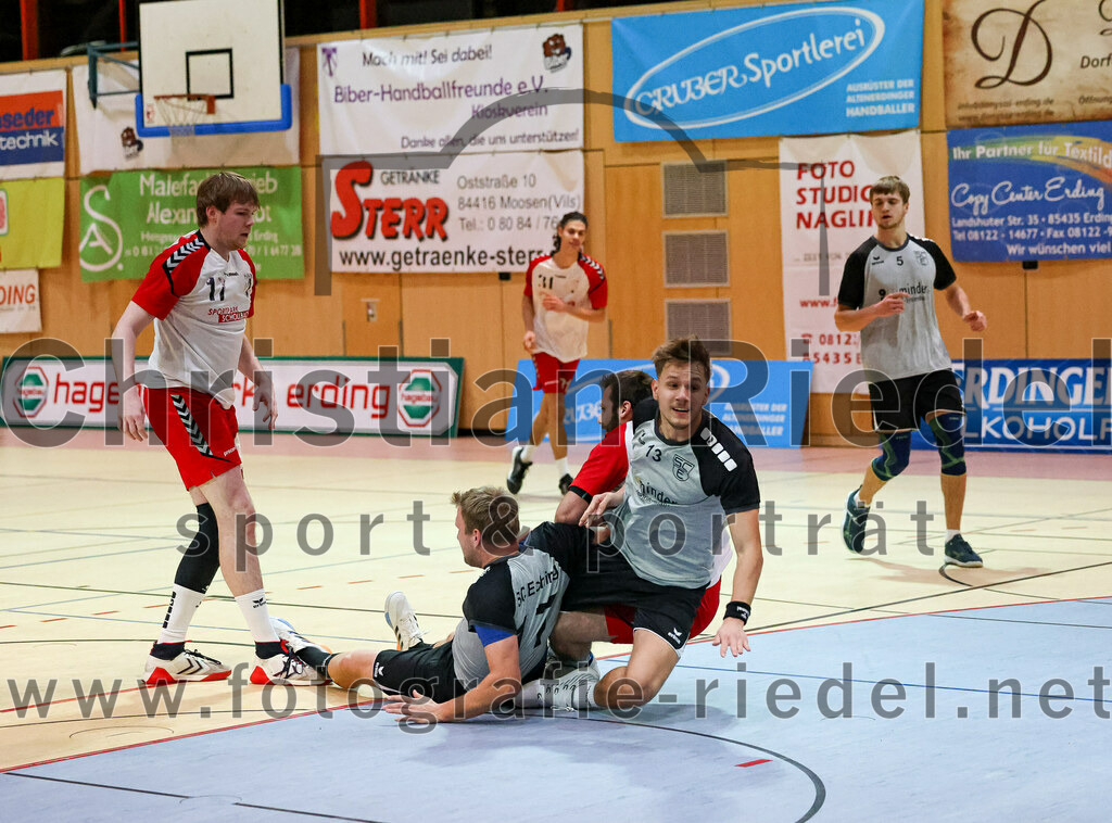 2023-01-21_047_SpVgg_Altenerding_gegen_SC_Eching | Erding, Deutschland, 21.01.2023:
Handball, Bezirksoberliga Männer 2022 / 2023, 12. Spieltag, SpVgg Altenerding gegen SC Eching, Endergebnis: 29:34

Niklas Fleps (SpVgg Altenerding, #17), Thomas Landsmann (SC Eching, #17), Simon Rüdiger (SpVgg Altenerding, #7), Justin Pausch (SC Eching, #13)

Foto: Christian Riedel / fotografie-riedel.net