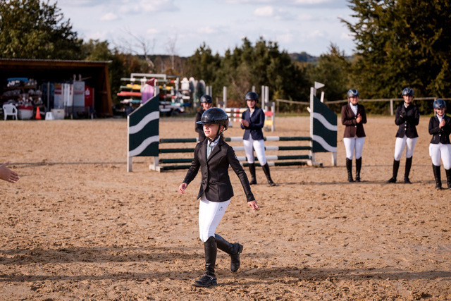 2026_10_03_Siefer-Hof_161803_Z81_94313497 | Professionelle Reitsport-, Turnier- und Eventfotografie von Robert Broda. Galerien mit ausgewählten und bearbeiteten Bildern direkt online ansehen und bestellen.
