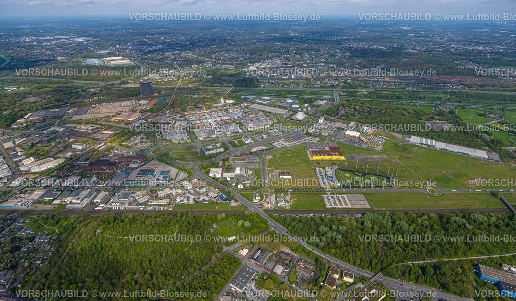 Oberhausen240401336 | Luftbild, Westfield Centro sternförmiges Einkaufszentrum, Gesamtansicht Neue Mitte mit Gasometer am Rhein-Herne-Kanal mit Fluss Emscher und Autobahn A42, Borbeck, Oberhausen, Ruhrgebiet, Nordrhein-Westfalen, Deutschland
