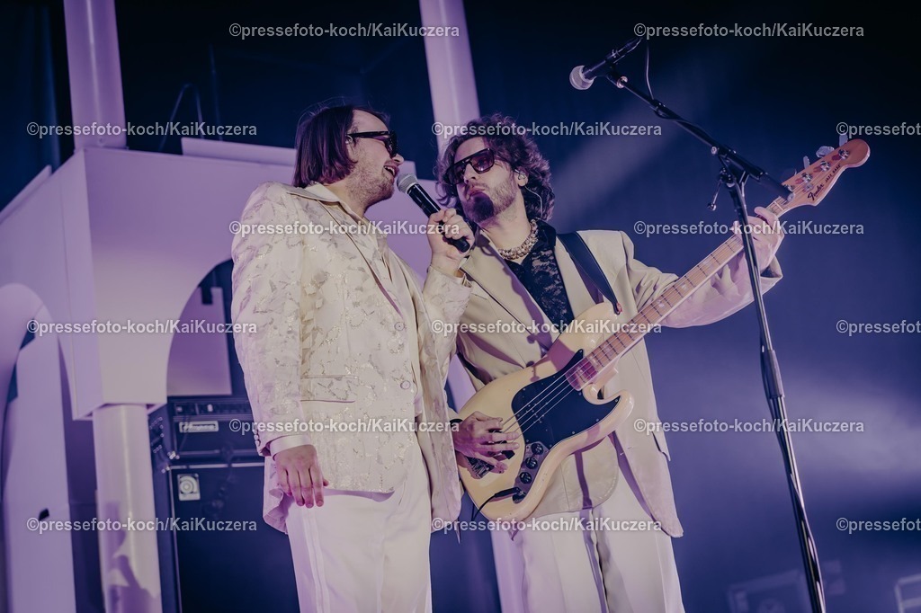 xKKU0604251033 | 06.04.2025, xkkux, Düsseldorf, Roy Bianco und Die Abbrunzati Boys performen bei ihrer Kult-Tour 2025 in der Mitsubishi Electric HALLE. 