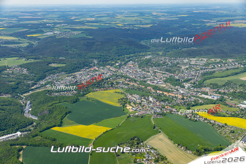 Das Luftbild der Stadt Greiz wurde 2022 vom Flugzeug heraus erstellt (keine Drohnen-Aufnahmen) Aufnahmehöhe ca.450 Meter- hohe Bildauflösung und Druck-Qualität. Garantiert!