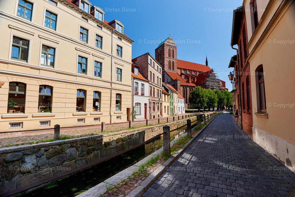 _DSC2474 | Findlinge im Eis, Zeesenboote bei der Traditionsregatta, eine Seebrücke im Sonnenaufgang - mit den Bildern aus dieser Galerie erhalten Sie wunderschöne Aufnahmen über das ganze Jahr. Ein tolles Produkt zum Verschenken, Werben oder zum Träumen vom nächsten - Realisiert mit Pictrs.com