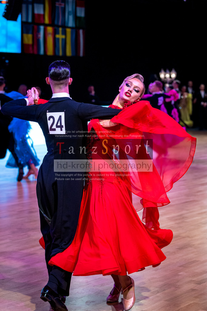 20251212_WDSF_World_Ch_Cup_RS-Std_0999-2 | Tanzsportbilder, Standardtanz, Lateintanz, WDSF, DTV, LTVB, dancecomp, goc, hessen tanzt, blaues band der spree, walzer, tango, wiener walzer, slowfox, quickstepp, samba, rumba, cha-cha-cha, paso doble. jive, hd-kroft photography, turniertanzsport