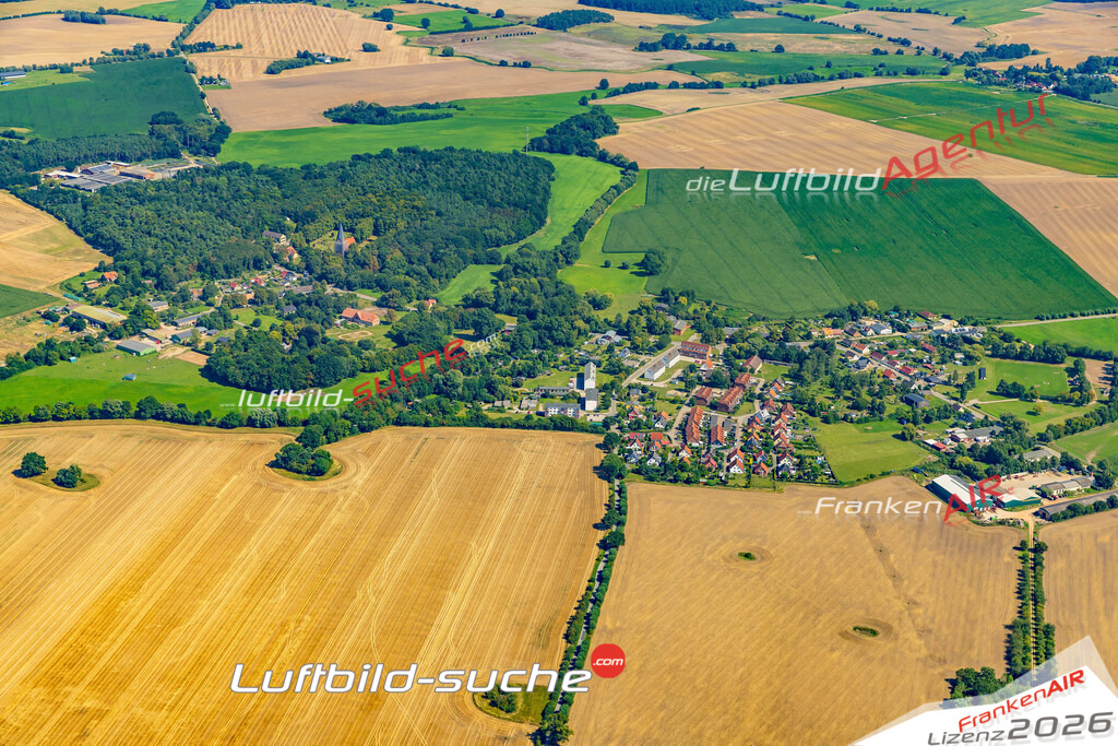 Luftbild Blowatz - Die Luftaufnahme wurde 2025 vom UL-Flugzeug heraus erstellt ( keine Drohne ) - Hochauflösende Luftaufnahme - für professionelle Ausdrucke geeignet. Die Geschenkidee !Hier alle&nbsp;Infos zur Lizenzierung der LuftaufnahmeWir fliegen auch dieses Jahr wieder in Ihre Region um Luftbilder zu erstellen.- Luftbild anfragen
