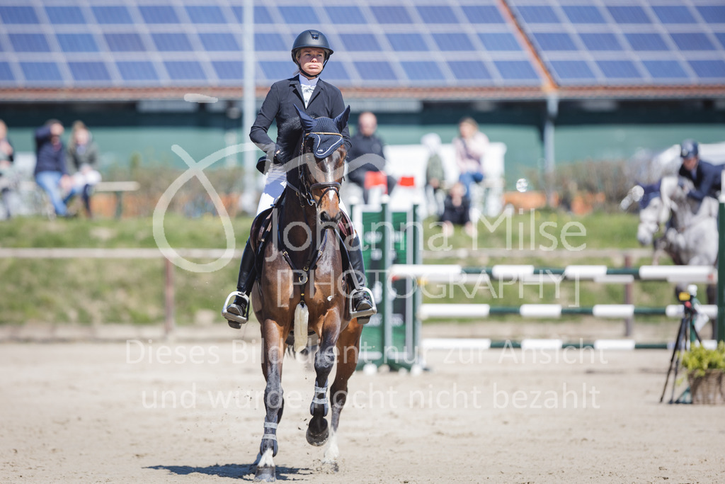 220416_3_A-Springen-328 | Frühlingsfest der Pferde
Herford
16.April 2022
03/1 Sprigprüfung mit steigenden Anforderungen Kl. A** geschlossen 0-43 RLP