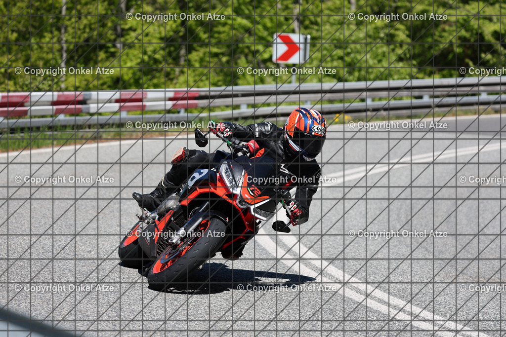 IMG_9671 | Fotograf am Kyffhäuser. Onkel Atze. Kyffhäuser Rennstrecke. Café36. Motorsportfotografie. - Realisiert mit Pictrs.com