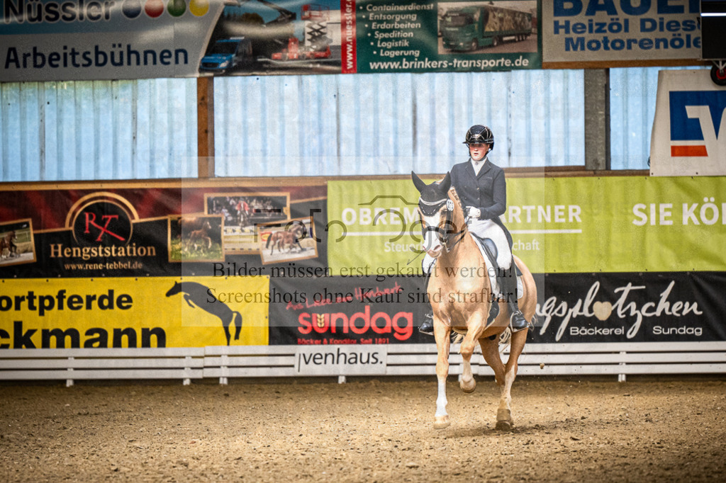 DOS_3606 | Entdecke hochwertige Reitturnierfotos von Foto Oger. Professionell, emotional und authentisch – jetzt Lieblingsmomente im Shop bestellen.Deutschlandweite Turnierfotografie. - Realisiert mit Pictrs.com