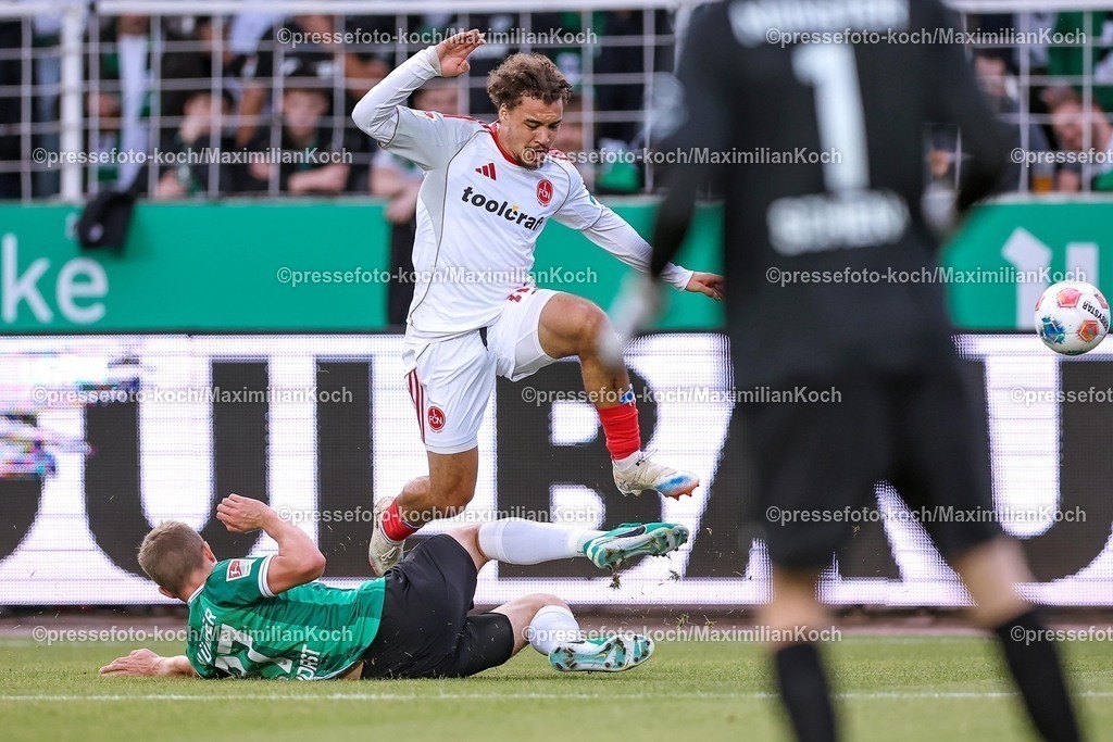 PRM22082501105 | 22.08.2025, Fußball, Preußen Münster - 1. FC Nürnberg, 2. Fußball Bundesliga,  Preußenstadion, Saison 2025 2026: Rafael Lubach&nbsp;(1FC Nuernberg #18) im Zweikampf gegen  Jano ter Horst&nbsp;(Preussen Muenster #27)  DFB regulations prohibit any use of photographs as image sequences and or quasi-video.