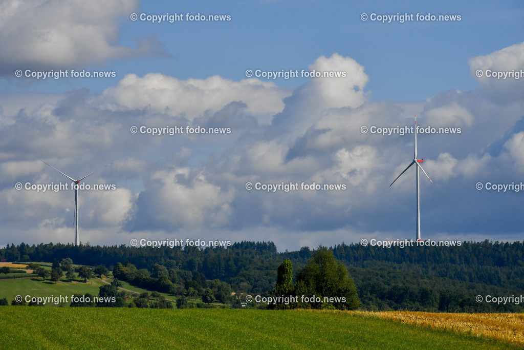 Deutschland_ Baden-Wuerttemberg_ Ebersbach an der Fils_ 23.07.2025-5 | 23.07.2025, Deutschland, GER, Baden-Wuerttemberg, Ebersbach an der Fils, im Bild Themenbild, Windrad, Windraeder, Windkraft, Strom, Stromerzeugung, Landschaft, Energie, Gruenstrom, Sauber, Natur, Windkraftanlage, Windturbine, Feature, Symbolbild