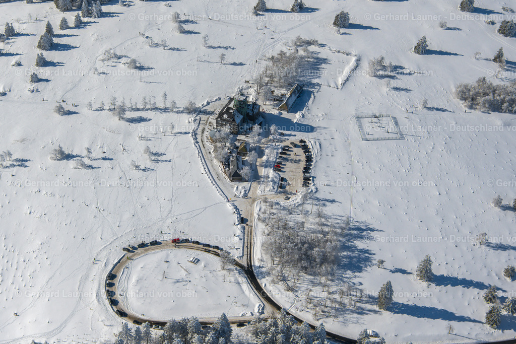 4043559 | Naturschutzgebiet Kahler Asten WINTERBERG 13.02.2021 Winterlich schneebedeckte Forschungs- Gebäude " Deutscher Wetterdienst Kahler Asten " am Astenturm in Winterberg im Sauerland im Bundesland Nordrhein-Westfalen, Deutschland. // Wintry snowy research Building "Deutscher Wetterdienst Kahler Asten" in Winterberg on Sauerland in the state of North Rhine-Westphalia, Germany. Foto: Gerhard Launer