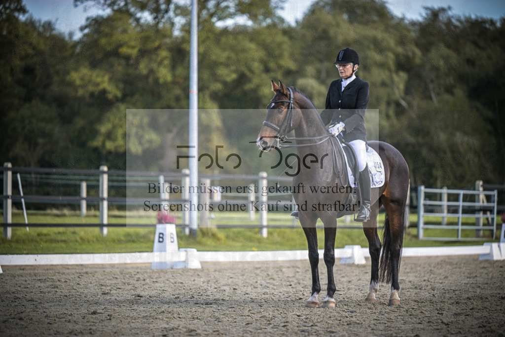 DOS_3889 | Entdecke hochwertige Reitturnierfotos von Foto Oger. Professionell, emotional und authentisch – jetzt Lieblingsmomente im Shop bestellen.Deutschlandweite Turnierfotografie. - Realisiert mit Pictrs.com