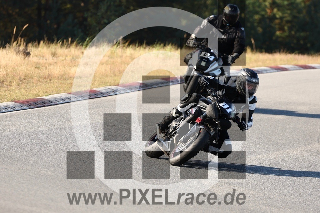 0081-20240922_13636 | Schöne Erinnerungen an spannende Momente - das festzuhalten ist unser Job. PIXELrace.de ist seit 2003 auf den Rennstrecken Europas unterwegs um die Action draußen beim Fahren und die wunderbare Stimmung imm Fahrerlager für euch einzufangen.