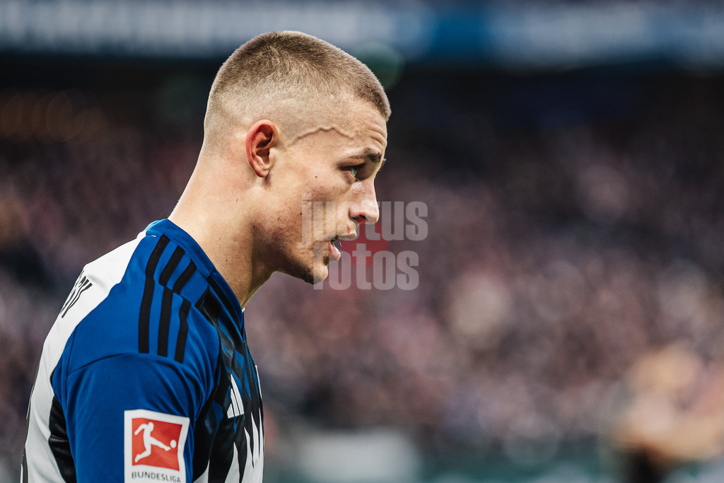 Fußball | Männer | Saison 2025/2026 | 1. Fußball-Bundesliga | 12. Spieltag | Hamburger SV vs. VfB Stuttgart | 30.11.2025 | Miro Muheim (#28, HSV)