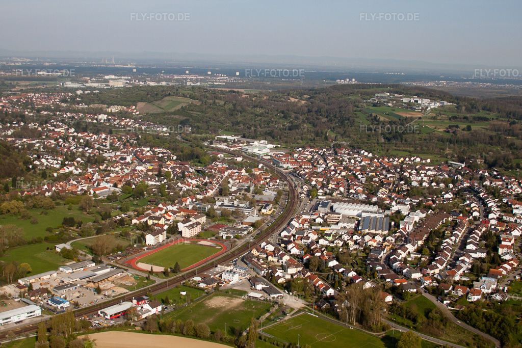 Luftbild: Ludwig-Marum-Gymnasium Pfinztal im Ortsteil Berghausen in Pfinztal im Bundesland Baden-Württemberg in Deutschland. Foto: IMG_25960.jpg vom 23.04.2010 durch Werner Riehm/FLY-FOTO.de