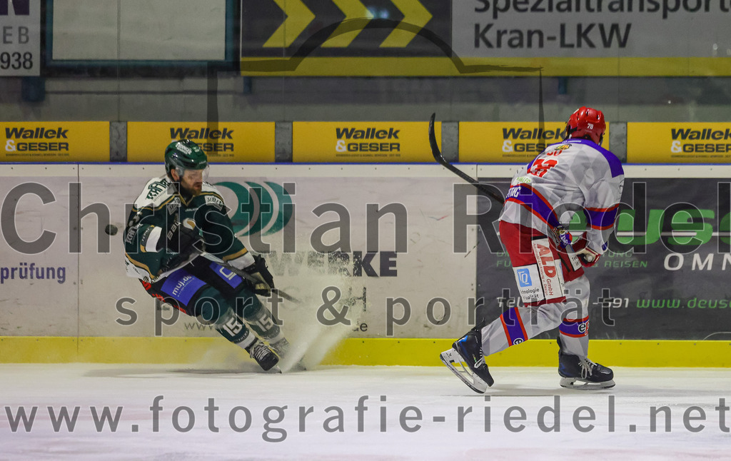 2026-02-15_033_TSV_Erding_gegen_EC_Peiting | Erding, Deutschland, 15.02.2026:Eishockey, Oberliga Süd 2025 / 2026, 47. Spieltag, TSV Erding gegen EC Peiting, Endergebnis: 4:5Elias Maier (Erding Gladiators, #15)Foto: Christian Riedel / fotografie-riedel.net