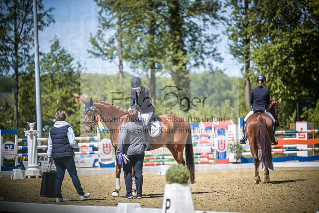 DOS_7822 | Entdecke hochwertige Reitturnierfotos von Foto Oger. Professionell, emotional und authentisch – jetzt Lieblingsmomente im Shop bestellen.Deutschlandweite Turnierfotografie. - Realisiert mit Pictrs.com