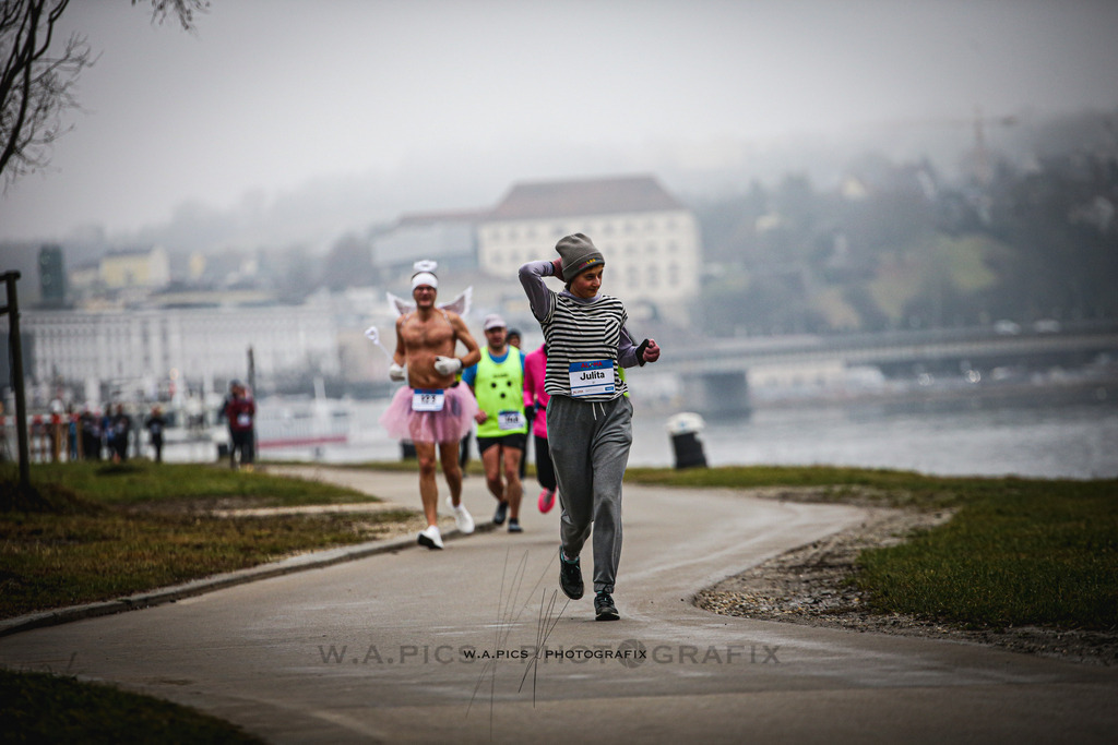 ..... | Linz, AUSTRIA,14. Dezember 25, ALOHA WINTERLAUF DEZEMBER 25 , Image shows: Photo: WAPICS / Andreas Willdoner