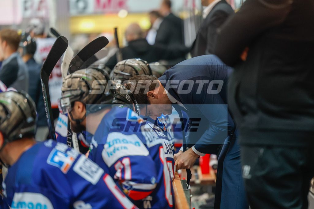 Iserlohn Roosters - Loewen Frankfurt | Chef-Trainer Pierre Beaulieu (Iserlohn Roosters)
DEL: Iserlohn Roosters - Loewen Frankfurt - Realisiert mit Pictrs.com