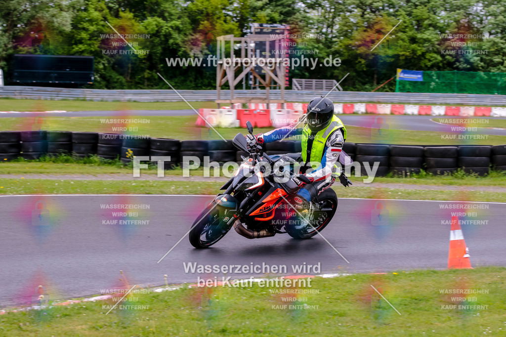 MotoTeamVBK-20319 | Hier findet Ihr Bilder von Touristenfahrten auf der Nürburgring Nordschleife oder von anderen Veranstaltungen die ich besucht habe. Viel Spass beim Durch Schauen 