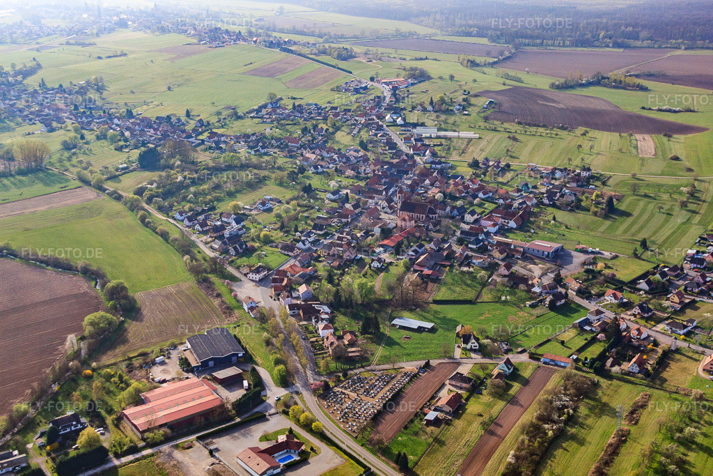 Luftbild: Ortsansicht von Westen in Durrenbach im Bundesland Bas-Rhin in Frankreich. – Foto: IMG_63766.jpg vom 30.03.2014 durch Werner Riehm/FLY-FOTO.de – Auflösung des Originals: 4752 x 3168 px