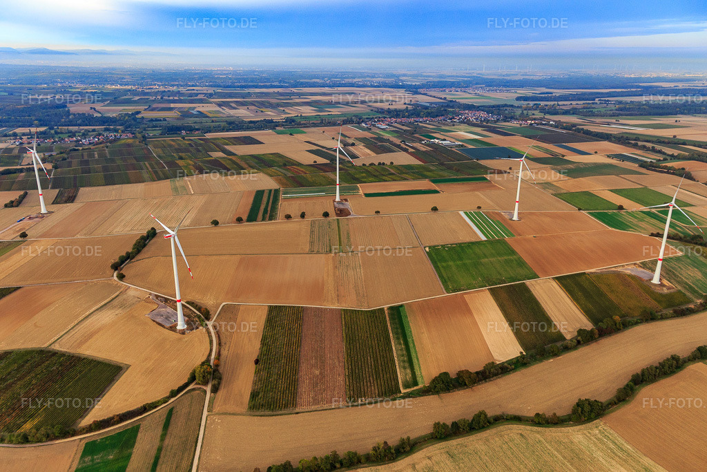 Luftbild: Windpark der EnBW - Windenergieanlage mit 6 Windrädern in Freckenfeld im Bundesland Rheinland-Pfalz in Deutschland. Foto: IMG_112068.jpg vom 11.10.2018 durch Werner Riehm/FLY-FOTO.deKununu