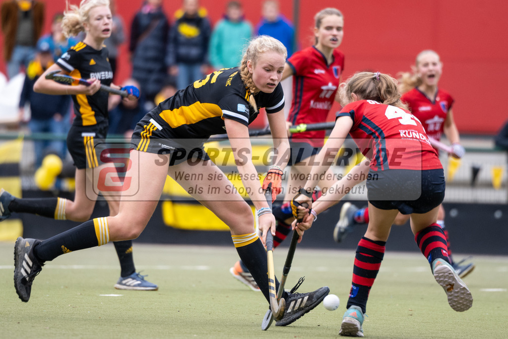 SFE_20231022_0116 | Deutsche Meisterschaft Weibliche U16 Finale Berliner HC - Harvestehuder THC am 22.10.2023 in Köln (Düsseldorfer Hockeyclub 1905 e.V.), Photo: Stephan Fehrmann 2023 (Sports-Gallery)