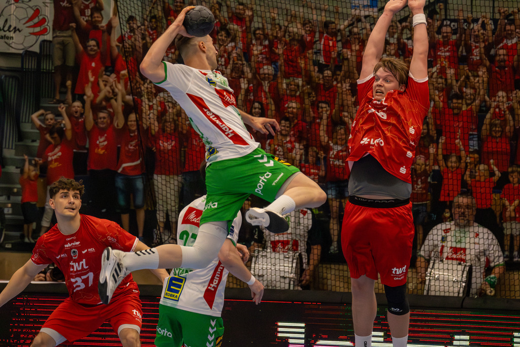 17.05.2024, 2. HBL (Handball-Bundesliga), 32. Spieltag: Eulen Ludwigshafen gegen GWD Minden (Endstand 28:28). Bild: Danilo Radovic (21, GWD Minden) zieht ab | 17.05.2024, 2. HBL (Handball-Bundesliga), 32. Spieltag: Eulen Ludwigshafen gegen GWD Minden (Endstand 28:28). Bild: Danilo Radovic (21, GWD Minden) zieht ab - Realisiert mit Pictrs.com