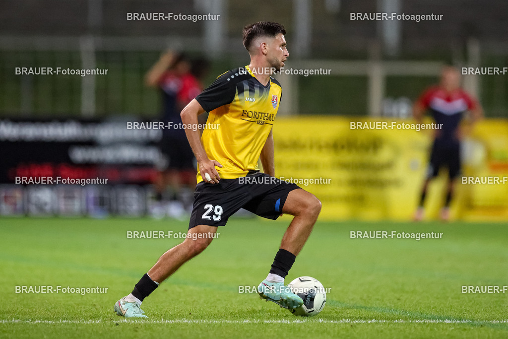 SB_KFCBAU_20250815_5636.JPG -  - KFC Uerdingen - SF Baumberg - Oberliga Niederrhein | Krefeld, Deutschland, 15.08.25: Mohammed Yasin Benslaiman Benktib (KFC Uerdingen) in Aktion, am Ball, Einzelaktion während des Oberliga Niederrhein Spiels zwischen KFC Uerdingen - SF Baumberg in der Grotenburg Stadion am 15. August 2025 in Krefeld, Deutschland. (Foto von Stefan Brauer/Brauer-Fotoagentur)