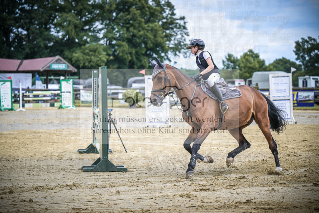 DOS_3824 | Entdecke hochwertige Reitturnierfotos von Foto Oger. Professionell, emotional und authentisch – jetzt Lieblingsmomente im Shop bestellen.Deutschlandweite Turnierfotografie. - Realisiert mit Pictrs.com