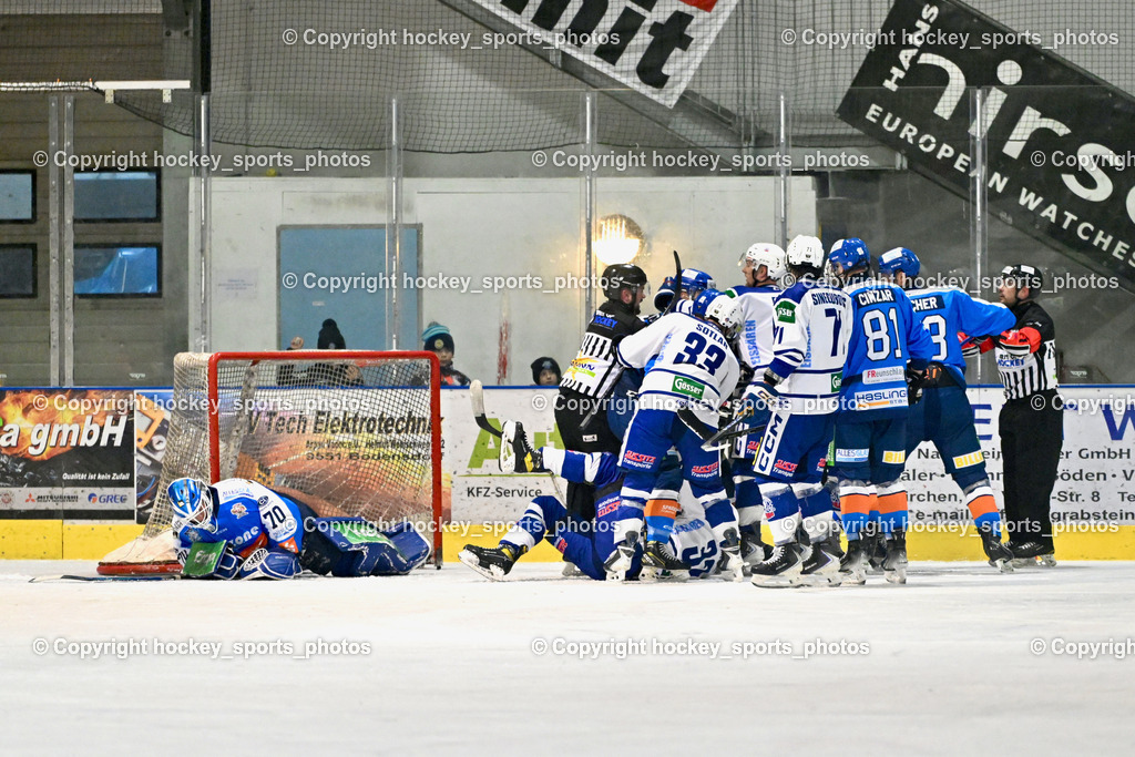 ESC SPARKASSE STEINDORF vs. UECR Huben  | #70 Moser Lukas ESC Steindorf, #33 Sotlar Jure UECR EISBÄREN HUBEN, #71 Sinegubovs Antons UECR EISBÄREN HUBEN, #81 CIMZAR TADEJ ESC Steindorf, WIDMANN Florian Referee, ESC SPARKASSE STEINDORF vs. UECR Huben , ESC SPARKASSE STEINDORF vs. UECR Huben  am 06.02.2026 in Steindorf (Ossiachersee Halle), Austria, (Photo by Bernd Stefan)