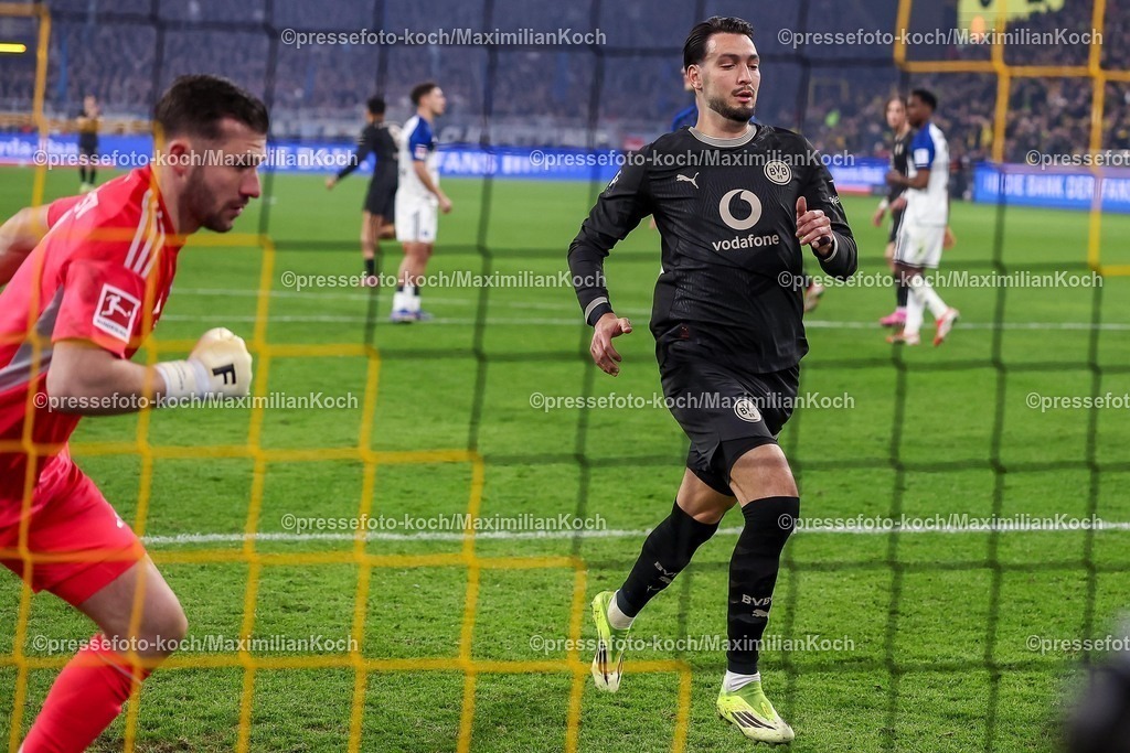 BVB21032601091 | 21.03.2026, Fußball, Borussia Dortmund - Hamburger SV, 1. Fußball Bundesliga, 27. Spieltag, Signal Iduna Park, Saison 2025 2026: Torjubel Ramy Bensebaini&nbsp;(BVB #05) nach  Elfmeter zum 1:2 Tor   DFB regulations prohibit any use of photographs as image sequences and or quasi-video.