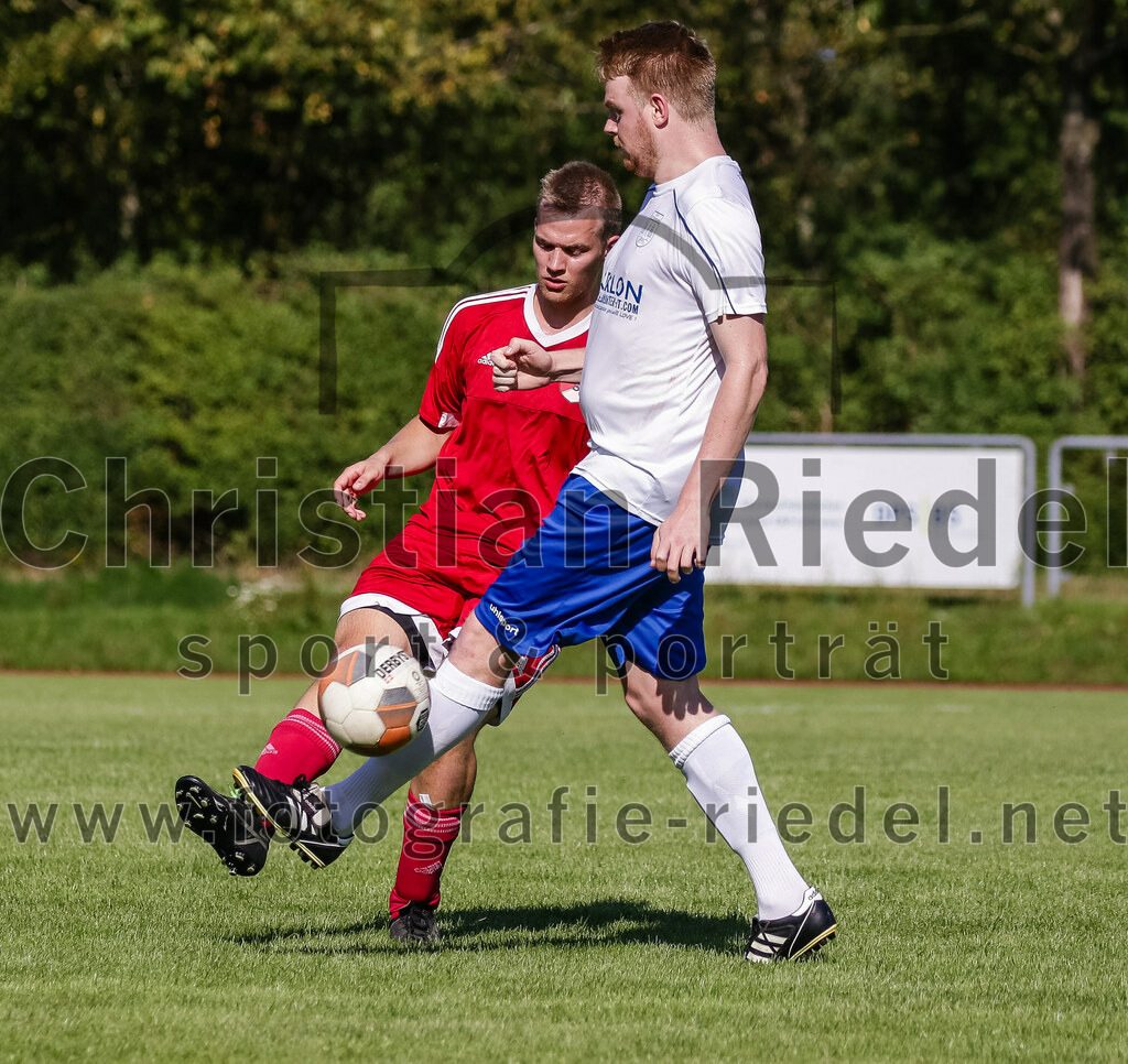 2023-08-19_091_SG_Markt_Schwaben_II_gegen_TSV_Ottobrunn_III | Markt Schwaben, Deutschland, 19.08.2023:
Fußball, C-Klasse 2023 / 2024, 1. Spieltag, (SG) Markt Schwaben II gegen TSV Ottobrunn III, Endergebnis: 0:4

Sebastian Hilger (SG Markt Schwaben, #15), Ruben Adelmund (TSV Ottobrunn, #20)

Foto: Christian Riedel / fotografie-riedel.net