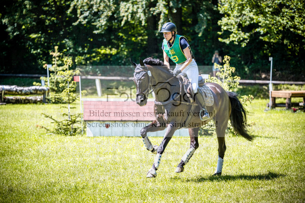 Vielseitigkeitsturnier Melle Oldendorf | Entdecke hochwertige Reitturnierfotos von Foto Oger. Professionell, emotional und authentisch – jetzt Lieblingsmomente im Shop bestellen.Deutschlandweite Turnierfotografie. - Realisiert mit Pictrs.com