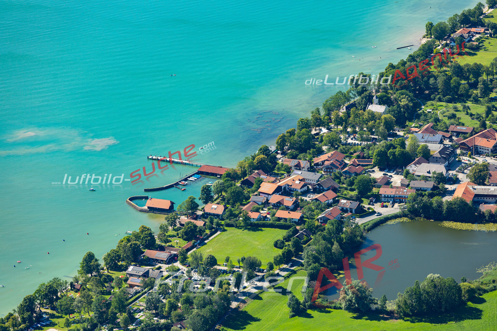 Aktuelles Luftbild von  Chieming - Die Luftaufnahme wurde 2022 mittels UL-Flugzeug erstellt ( keine Drohne ) - hochauflösende Kamera-Systeme von  Canon -Beste Qualität - Für grossformatige Ausdrucke geeignet. Die Geschenkidee !