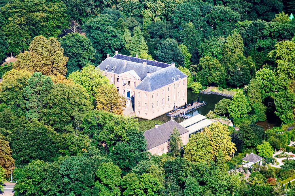Aerial view: View of the town in Arcen in the state Limburg, Netherlands. – Photo: IMG_12943.jpg taken on 08/31/2008 by Werner Riehm/FLY-FOTO.com – Resolution of the original: 3302 x 2201 px