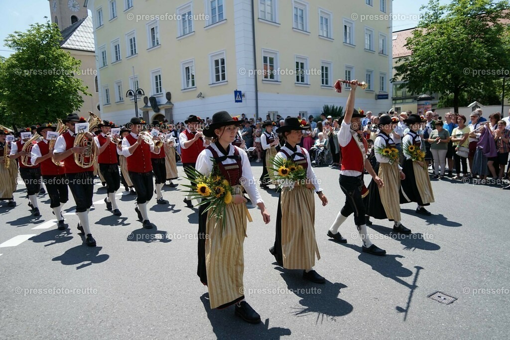 34-GRAEN2-Bundesmusikfest-2023-Juni16-Reutte-DSC06822 | Info aus dem Bezirk Reutte/Ausserfern Tirol sowie eine umfangreiche Bilddatenbank über die gesamte Region: Lechtal, Talkessel Reutte, Tannheimertal, Zwischentoren. Lech, Plansee, Zugspitze, Grenztunnel, B179, Fernpassstraße, Verkehr, Lawinen, Tradition, - Realisiert mit Pictrs.com