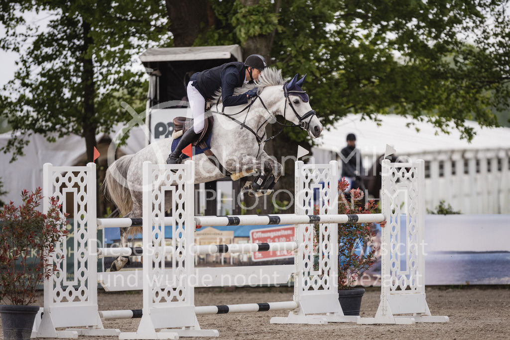 230516_Mühlen_SprPf-M-607 | Deine schönsten Turniermomente als professionelle Fotos! Entdecke hochwertige Pferdesport-Fotografie im Online-Shop. Jetzt Fotos finden & bestellen!