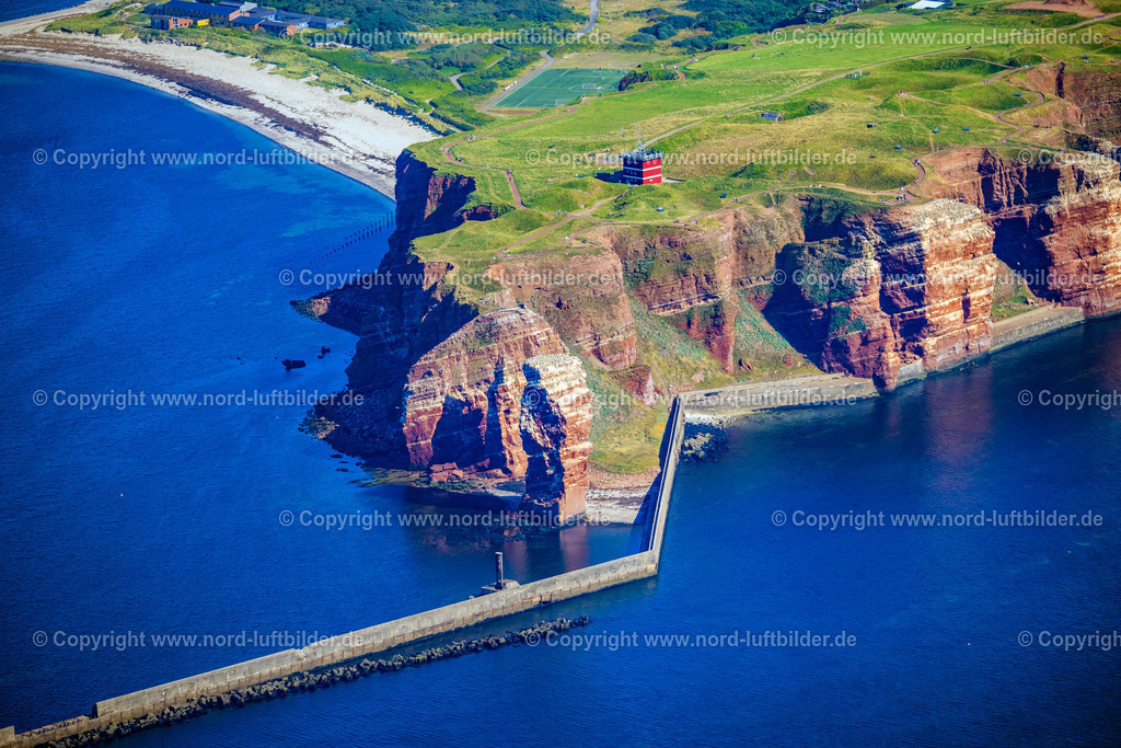 Heloland_Lange_Anna_ELS_3792280824 | HELGOLAND 28.08.2024 Die freistehende Felsnadel / Brandungspfeiler Lange Anna auf Helgoland im Bundesland Schleswig-Holstein. Sie besteht aus rotem Buntsandstein. Weiterführende Informationen bei: Helgoland Tourismus-Service. // The detached rock needle / surf pillars Tall Anna on Helgoland in Schleswig-Holstein. Further information at: Helgoland Tourismus-Service. Foto: Martin Elsen