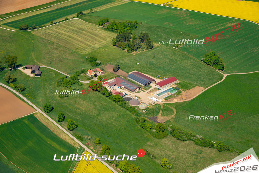 Klassische Luftaufnahme ohne Drohne zeigt:Harenzhofen bei Velburg - Die Luftbildaufnahme wurde 2025 vom UL-Flugzeug heraus erstellt ( keine Drohne ) - Hochauflösende Luftaufnahme -Nicht vergleichbar mit Google Maps oder Satelittenbilder- Die Geschenkidee !Mit Lizenz und Bildrechte bestellbar