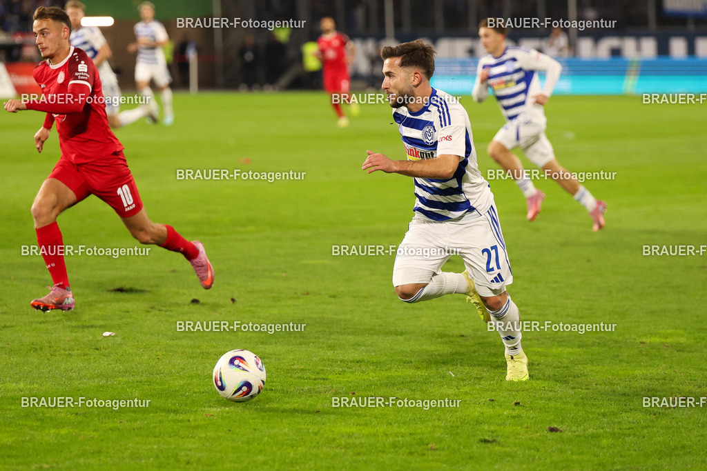 MSV Duisburg - Rot-Weiss Essen  | Duisburg, Deutschland, 26.10.2025 Can Coşkun (MSV Duisburg)  Einzelaktion während des 3.Liga Spiels zwischen MSV Duisburg und Rot-Weiss Essen in der Schauinsland-Reisen-Arena am 26.10.2025 in Duisburg (Foto von Timo Bluhmki-Schmidt/ Brauer Fotoagentur